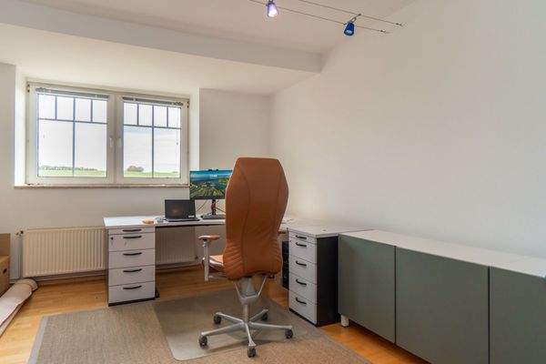 Büro / Zimmer DG