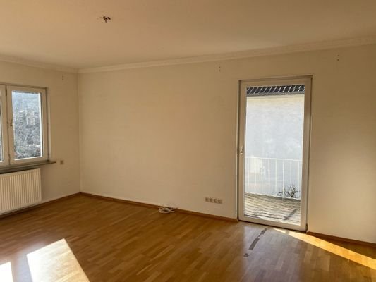Eßzimmer, OG mit Zugang zu Balkon 1.jpg
