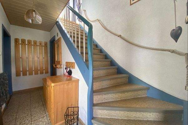 Treppe ins Obergeschoss
