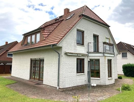 Gartenansicht mit Balkon