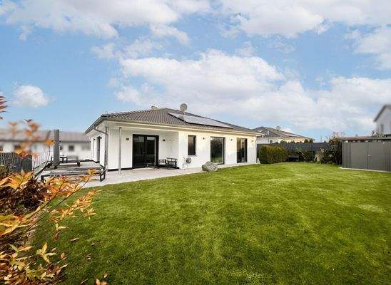 Garten mit Blick Rückansicht Haus