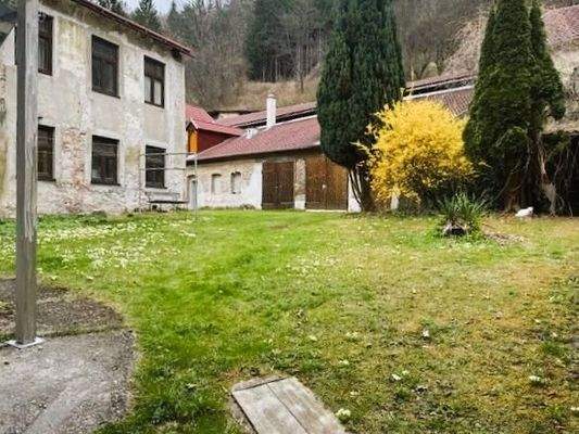 großer Stauraum mit 60 m²