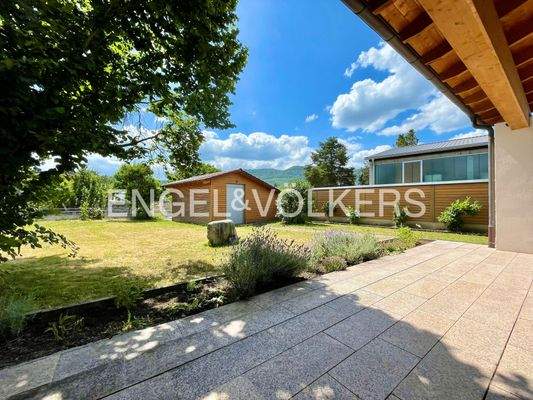 Sonnige Süd-Terrasse teilweise Überdacht