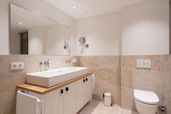 Vollbad mit sep. Dusche im KG