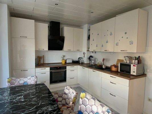 Helle und moderne Einbaumöbel