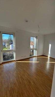 Helles Wohnzimmer mit Aussicht