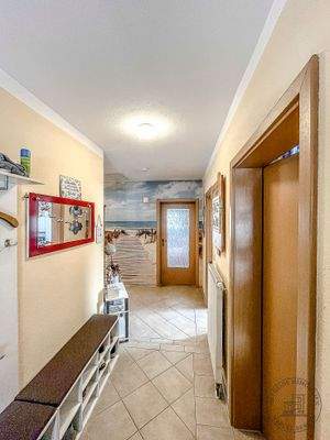 Flur mit Blick Wohnzimmer 