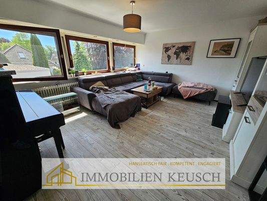 Großes & helles Wohnzimmer im OG