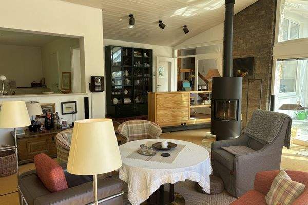 Wohnbereich mit Kamin