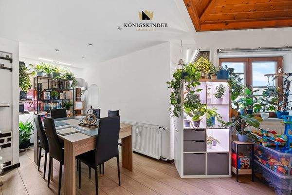 ...mit Essbereich...