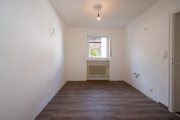 Einbauküche ist vom Mieter zu beschaffen