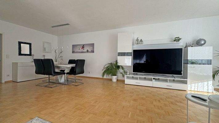 Wohn- und-Essbereich  (Wohnung OG)