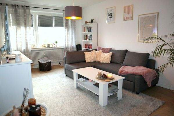 Lichterfülltes Wohnzimmer ...