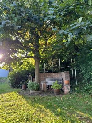 gemütliche Sitzecke im Garten 
