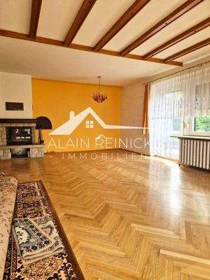 Stube mit Fischgrätparkett