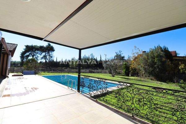 Detached House with Forest Views in Antalya Kepez