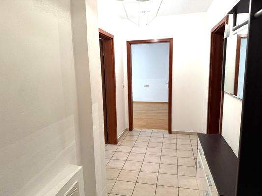 Vom Flur aus sind alle Zimmer erreichbar