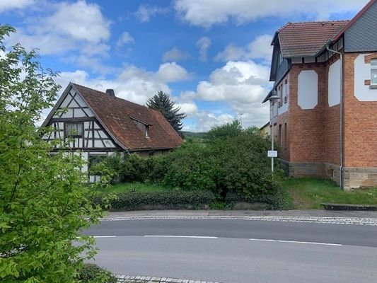 Grundschule nebenan.
