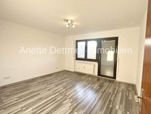 10 EG Schlafzimmer mit Zugang zum Balkon