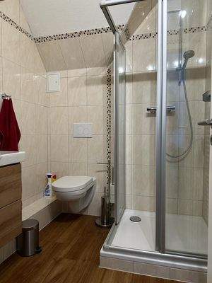 H li OG Bad mit Dusche.jpg