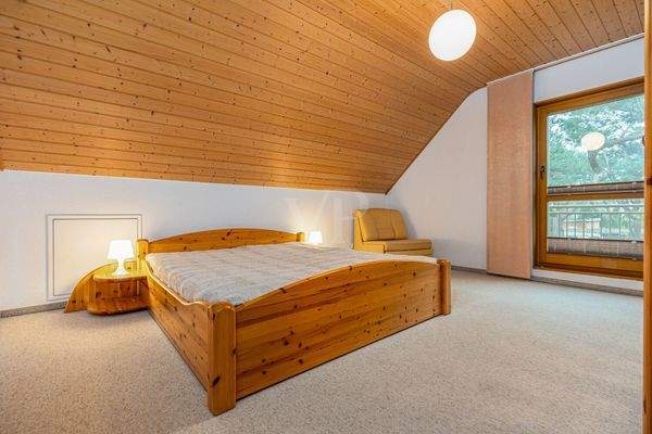 Schlafzimmer (3) mit Balkon