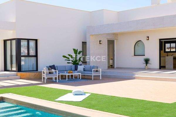 Elegant Detached Villas with Private Pools in Rojales