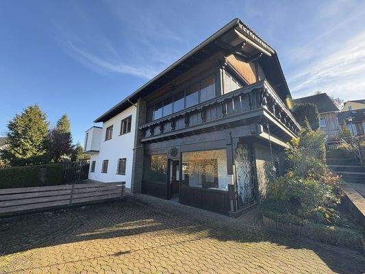 Rückansicht mit Eingang ELW