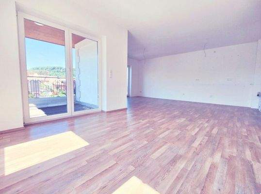 Ess-/Wohnzimmer mit Blick zur Küchennische