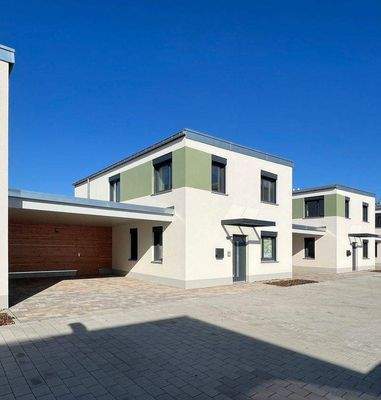 Eingangsbereich mit Doppelcarport