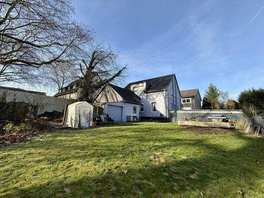 Rückansicht mit großen Garten