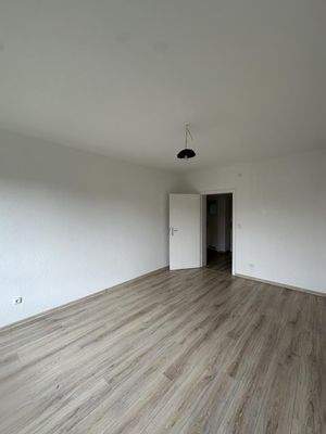 Wohnzimmer Blick zum Flur