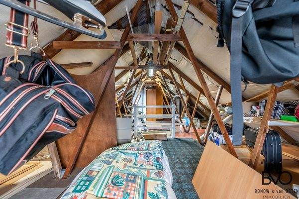 Stauraum im Dachspitz