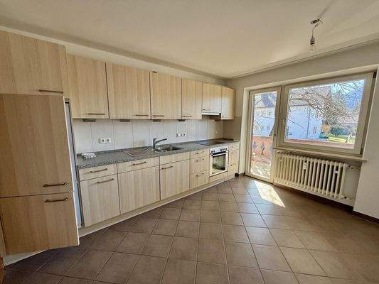 OG: Küche mit Balkonzugang
