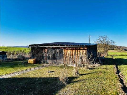 Nebengebäude in Holzbauweise auf der Grundstücksnordseite