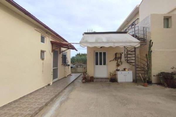 Kreta, Vamvakopoulo: Charmantes Haus in ruhiger Lage nahe der Stadt zu verkaufen