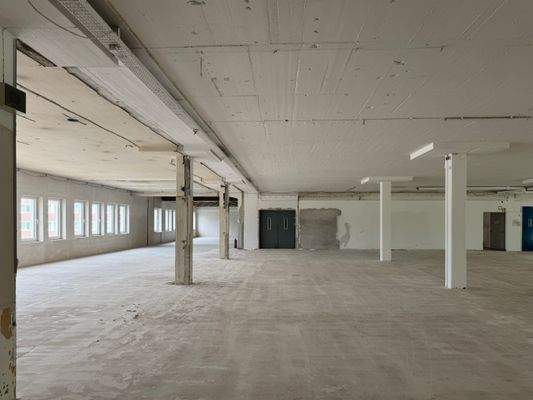 3. Etage Lastenfahrstuhl Blick auf Parkplatz