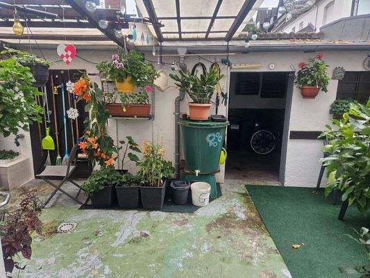 Hinterhof Fahrradschuppen.jpg