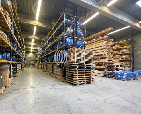 Innenansicht Halle - JLL