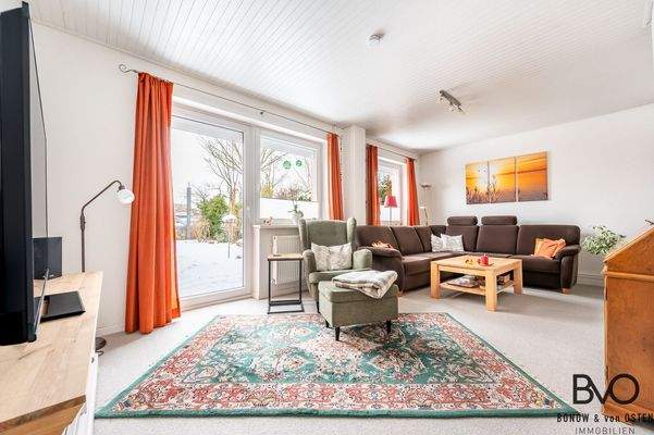 Wohnbereich mit Zugang zur Terrasse