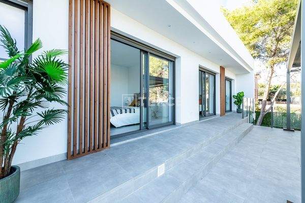 Detached Villas with Private Pools in Pinar de Campoverde Spain