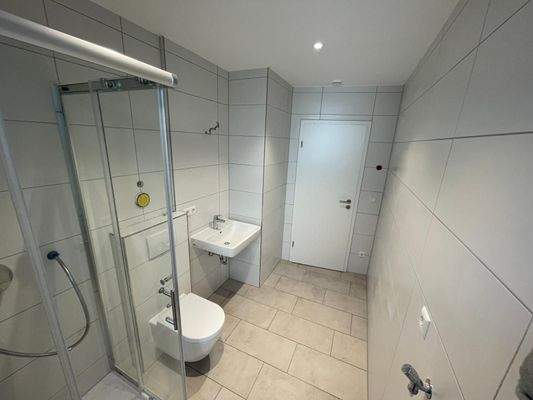 Tageslicht Bad mit Dusche.jpeg