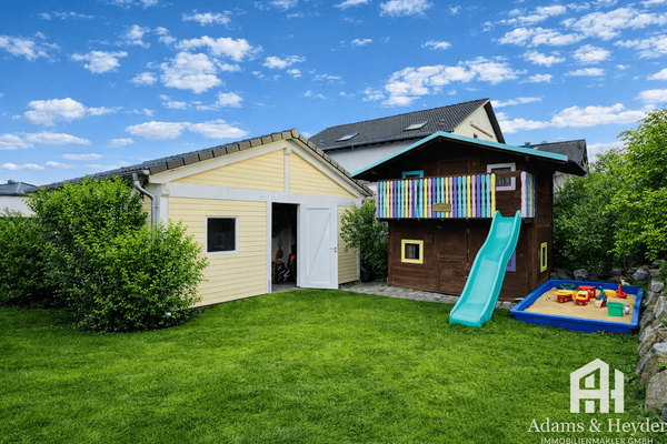 Werkraum, Carport und Kinderspielaus