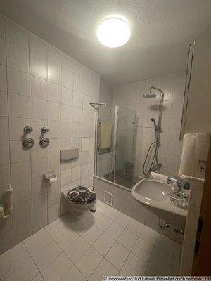 Bad mit Waschmaschinenanschluss