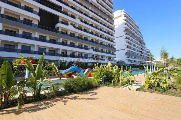 Luxury Real Estate in a Complex Close to Airport in Antalya