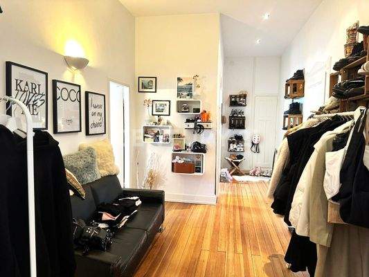 Flur mit traumhaften Vollholzdielen)