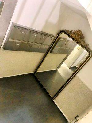 21 Hausflur Briefkästen 