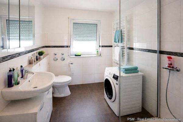 Tageslichtbad Wohnung OG