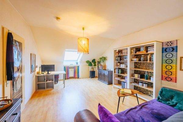 Wohn-/Esszimmer - DG