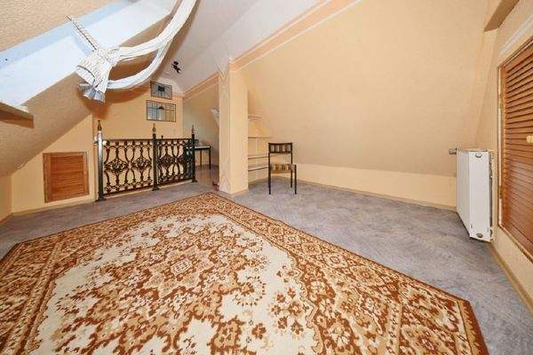 Wohn- und Schlafzimmer