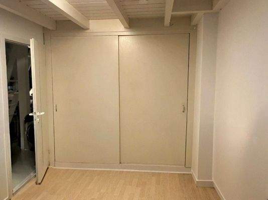 Schlafzimmer mit Einbauschrank, DG